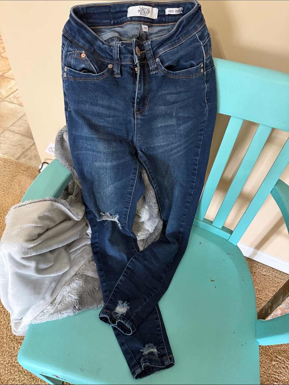 Mid-Rise Dark Blue Skinny Jeans with Distressed Knees - Wanna Betta Butt